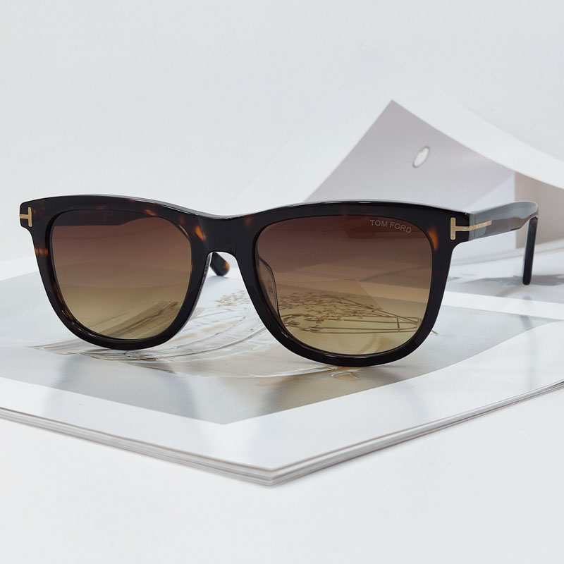 1443 - ���� TOM FORD �����