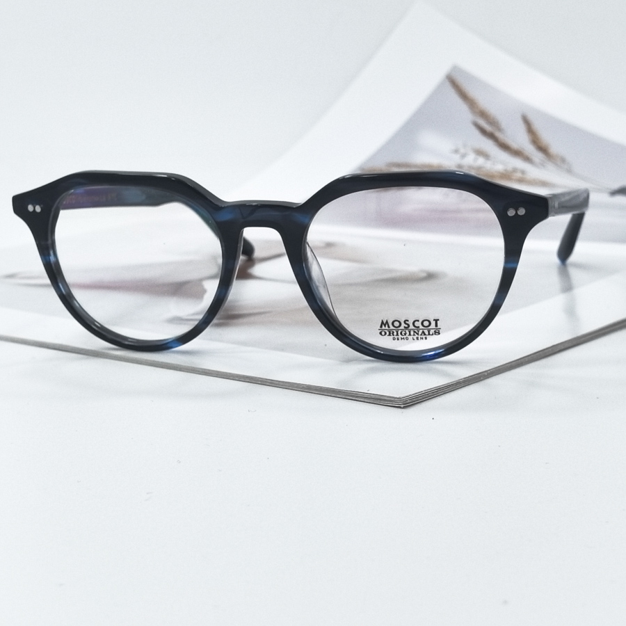 1673 - ���� MOSCOT �����
