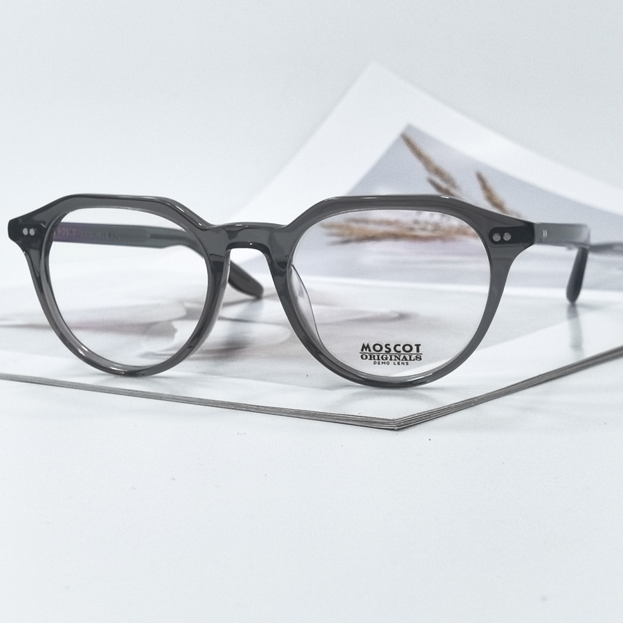 1675 - ���� MOSCOT �����