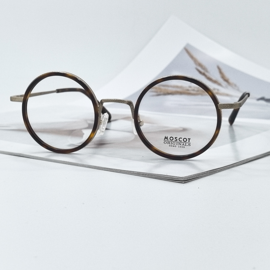 1693 - ���� MOSCOT �����