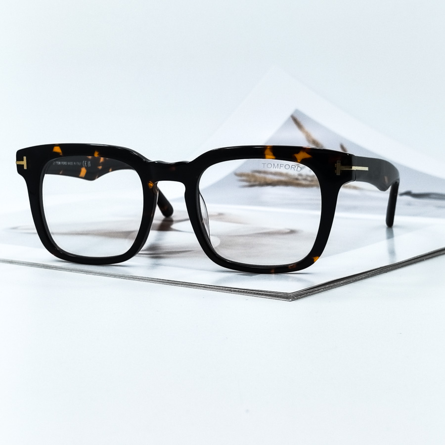 1733 - ���� TOM FORD �����