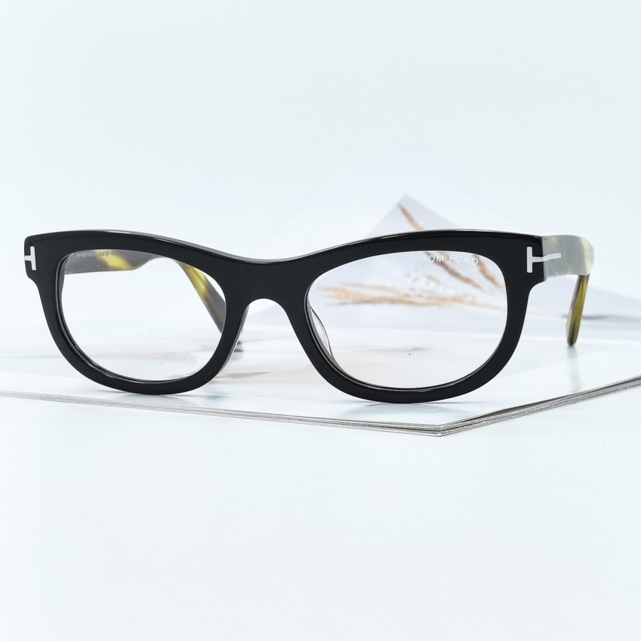 1743 - ���� TOM FORD �����