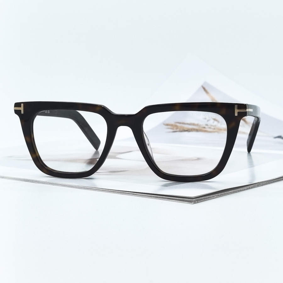 1766 - ���� TOM FORD �����