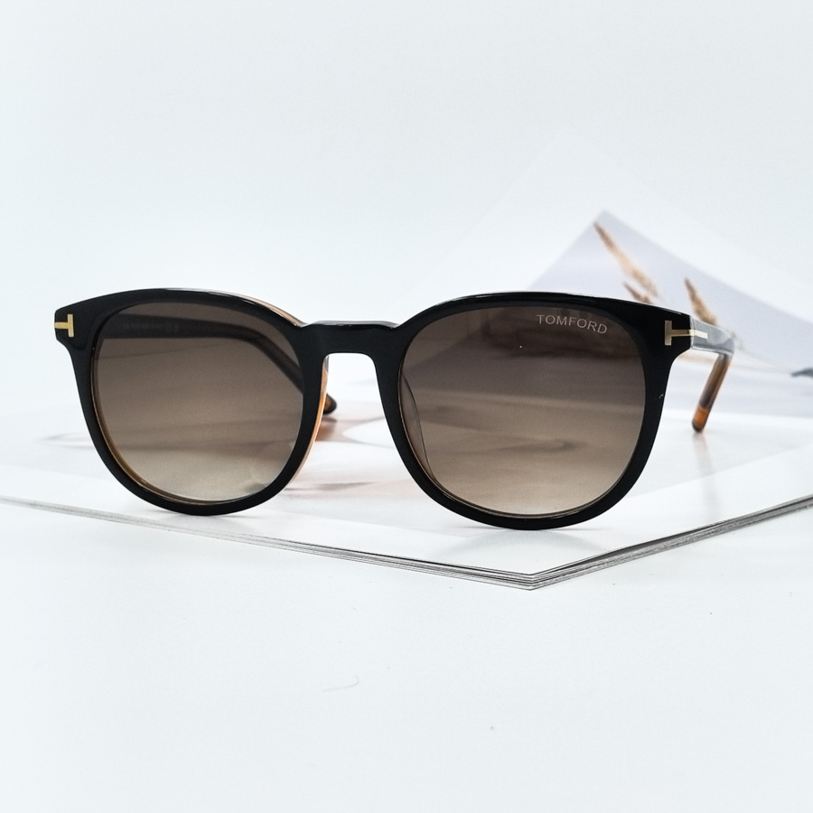1810 - ���� TOM FORD �����