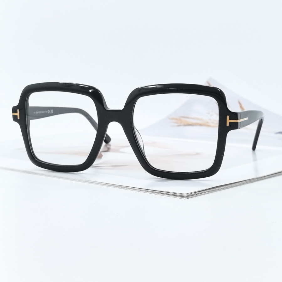 1823 - ���� TOM FORD �����