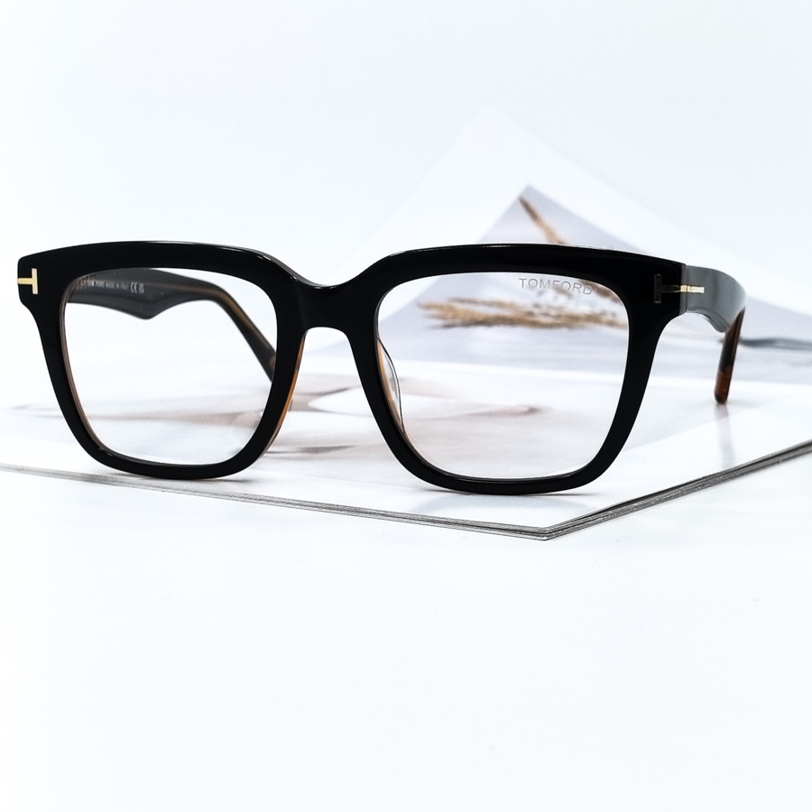 1835 - ���� TOM FORD �����