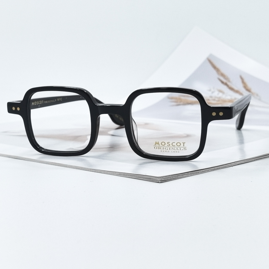 810 - ���� MOSCOT �����